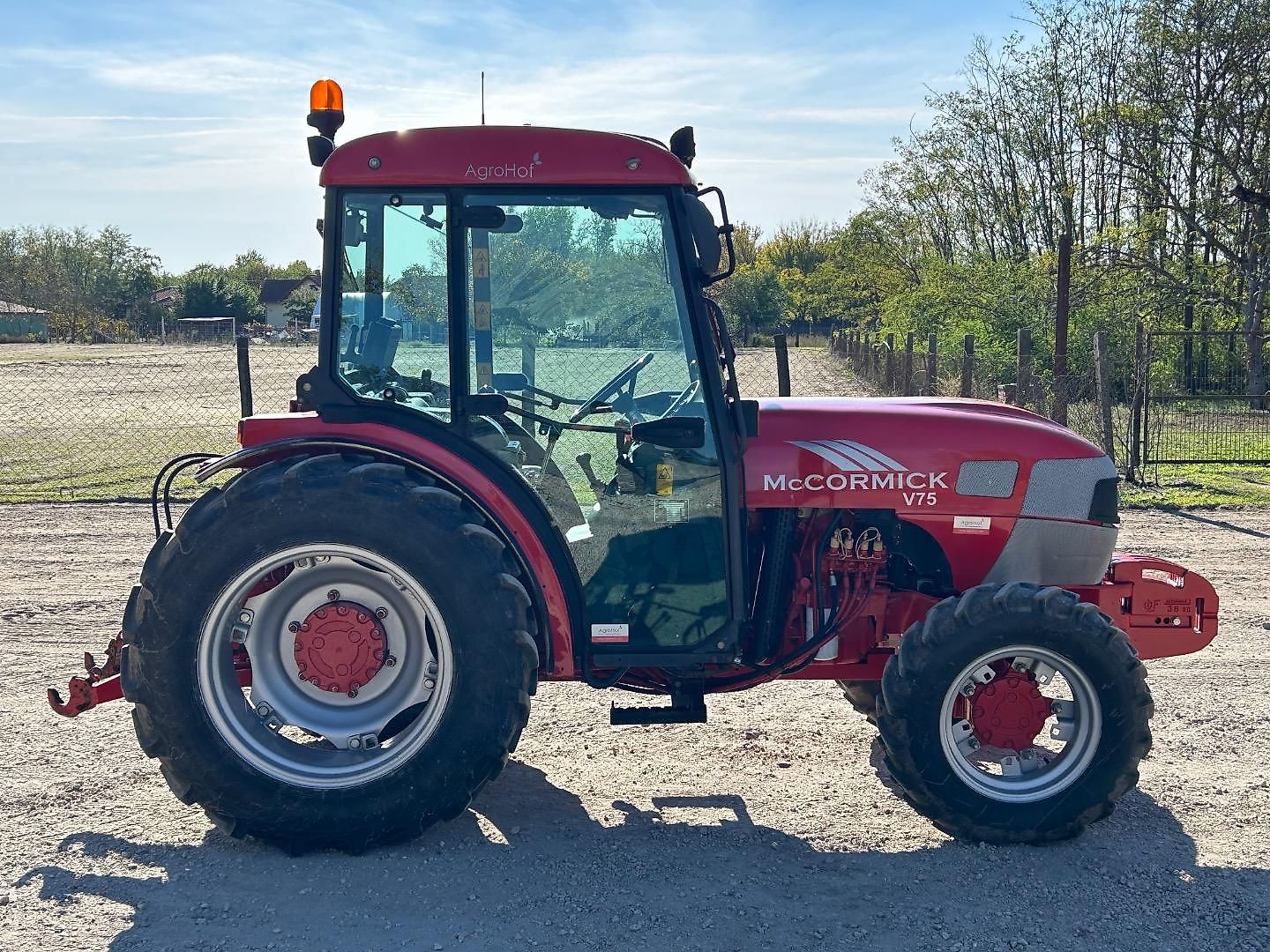 Tracteur McCormick V75