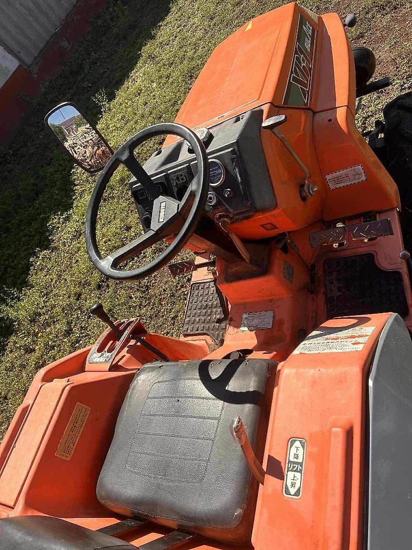 Tracteur Kubota XB-1