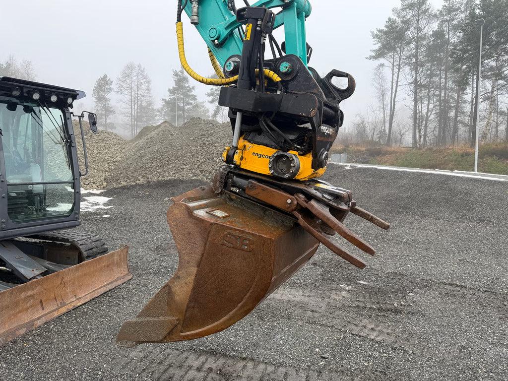Pelle Kobelco SK75SR-7