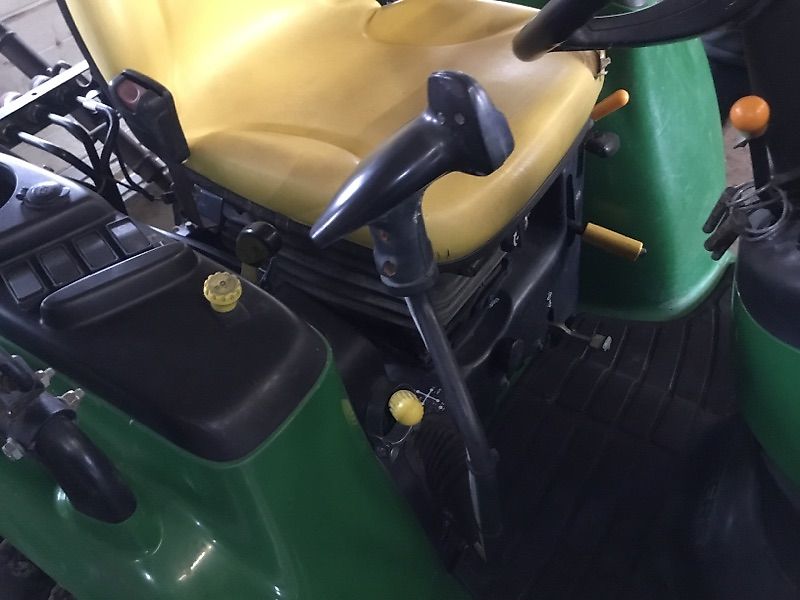 Tracteur John Deere 3320