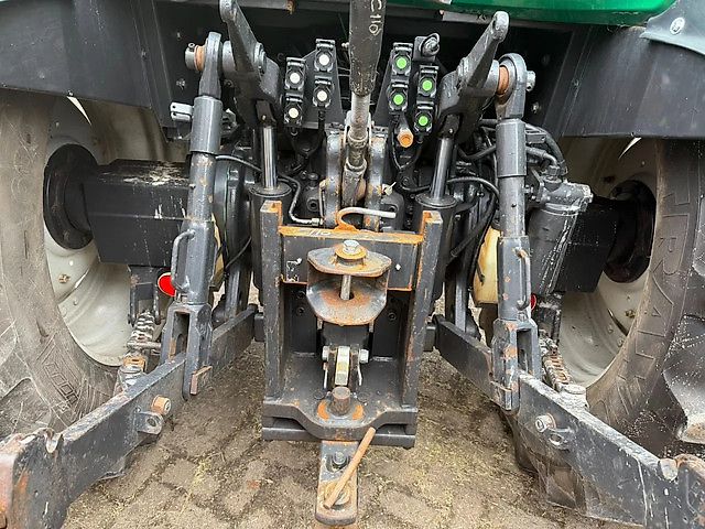 Tracteur Valtra C110 avec chargeur frontal