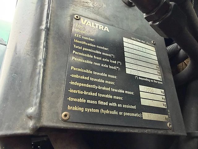 Tracteur Valtra C110 avec chargeur frontal