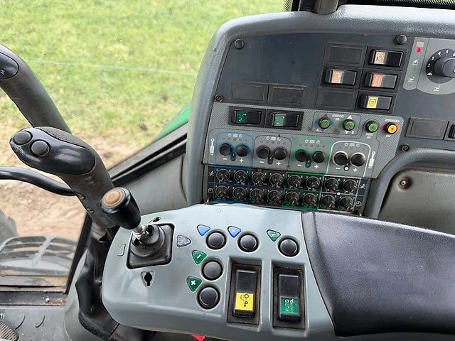 Tracteur Valtra C110 avec chargeur frontal