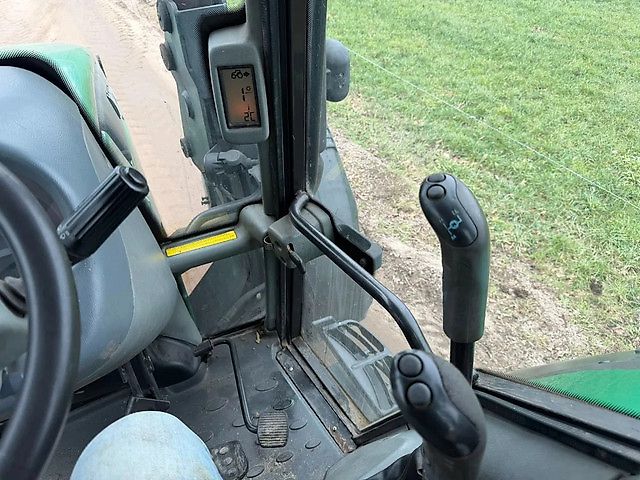 Tracteur Valtra C110 avec chargeur frontal