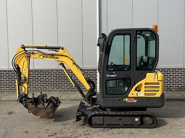 Mini Pelle New Holland E19C