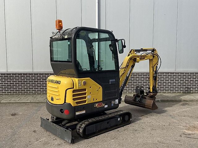 Mini Pelle New Holland E19C
