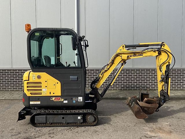 Mini Pelle New Holland E19C