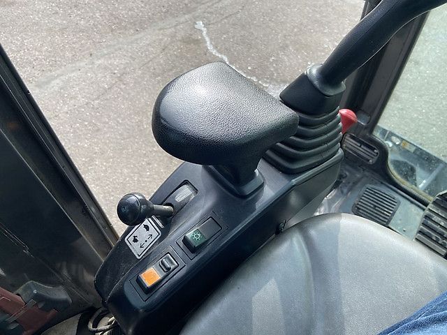 Mini Pelle New Holland E19C