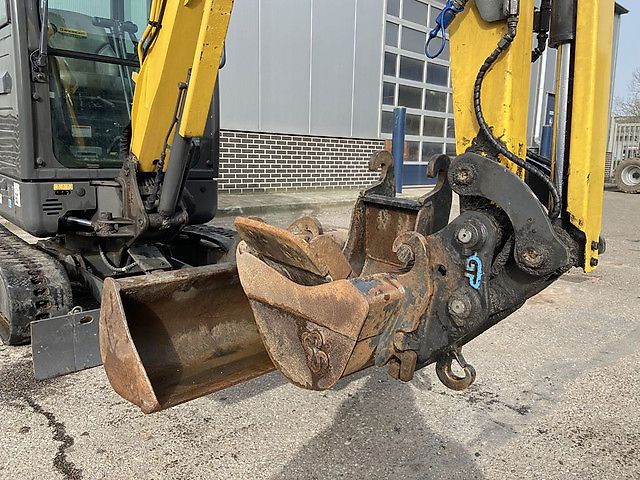 Mini Pelle New Holland E19C