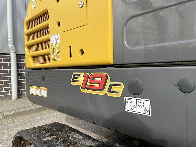 Mini Pelle New Holland E19C