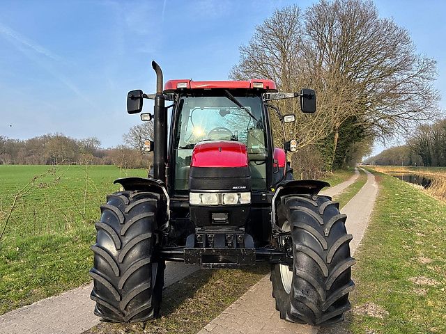 Tracteur Case IH MXU 100