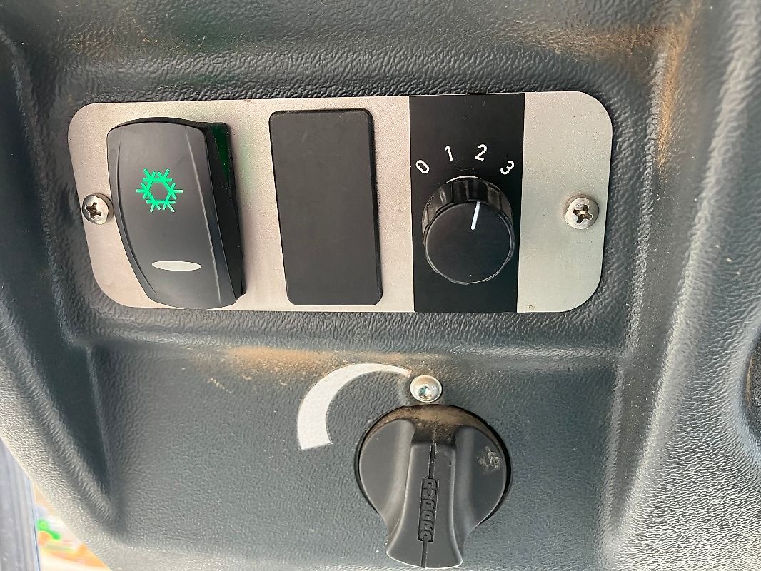 Balayeuse automotrice Hako Citymaster 1600