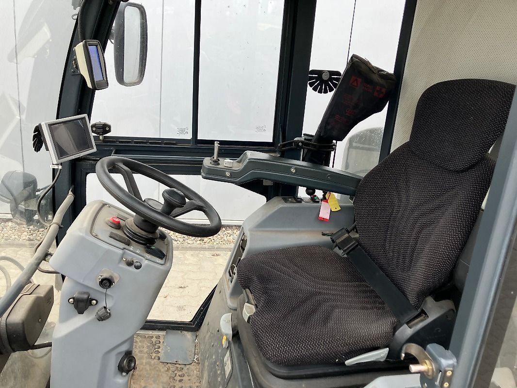Balayeuse automotrice Hako Citymaster 1600