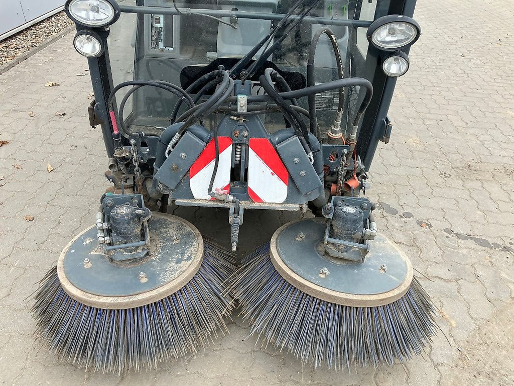 Balayeuse automotrice Hako Citymaster 1600
