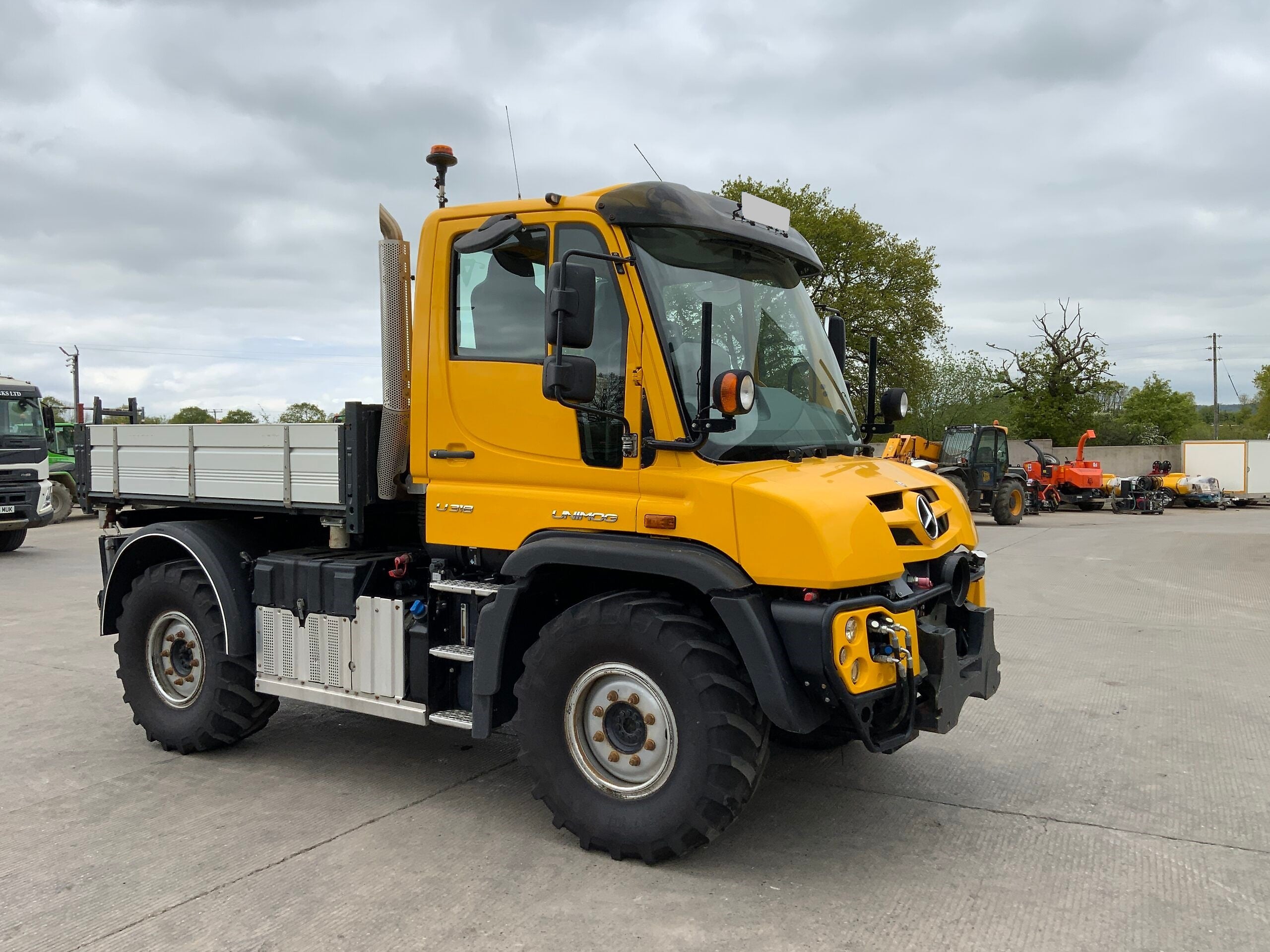 Unimog Mercedes-Benz U318