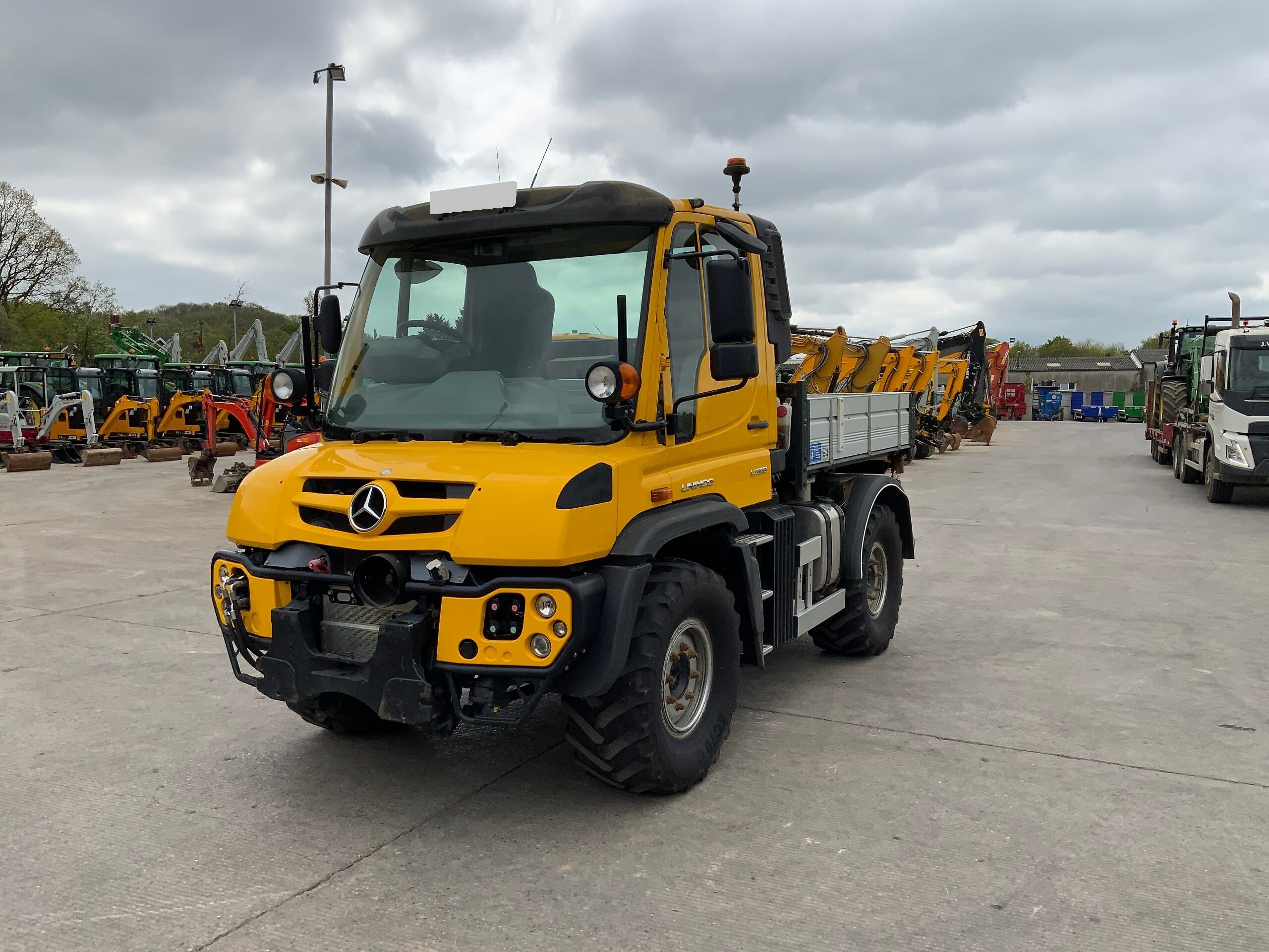 Unimog Mercedes-Benz U318