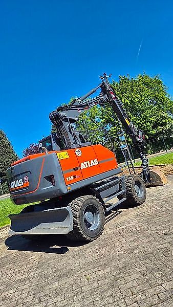 Pelle Atlas 155W + OilQuick OQ65
