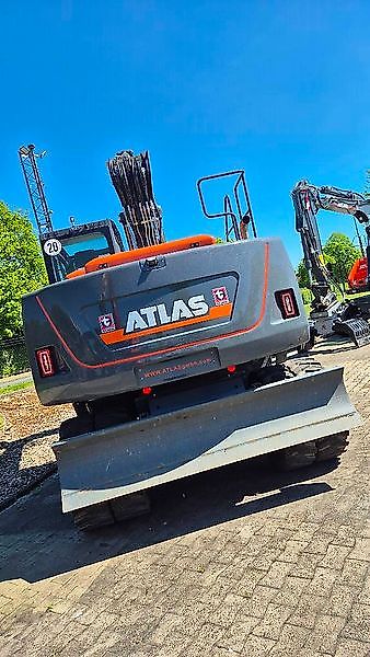 Pelle Atlas 155W + OilQuick OQ65
