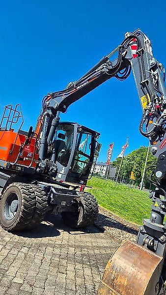Pelle Atlas 155W + OilQuick OQ65