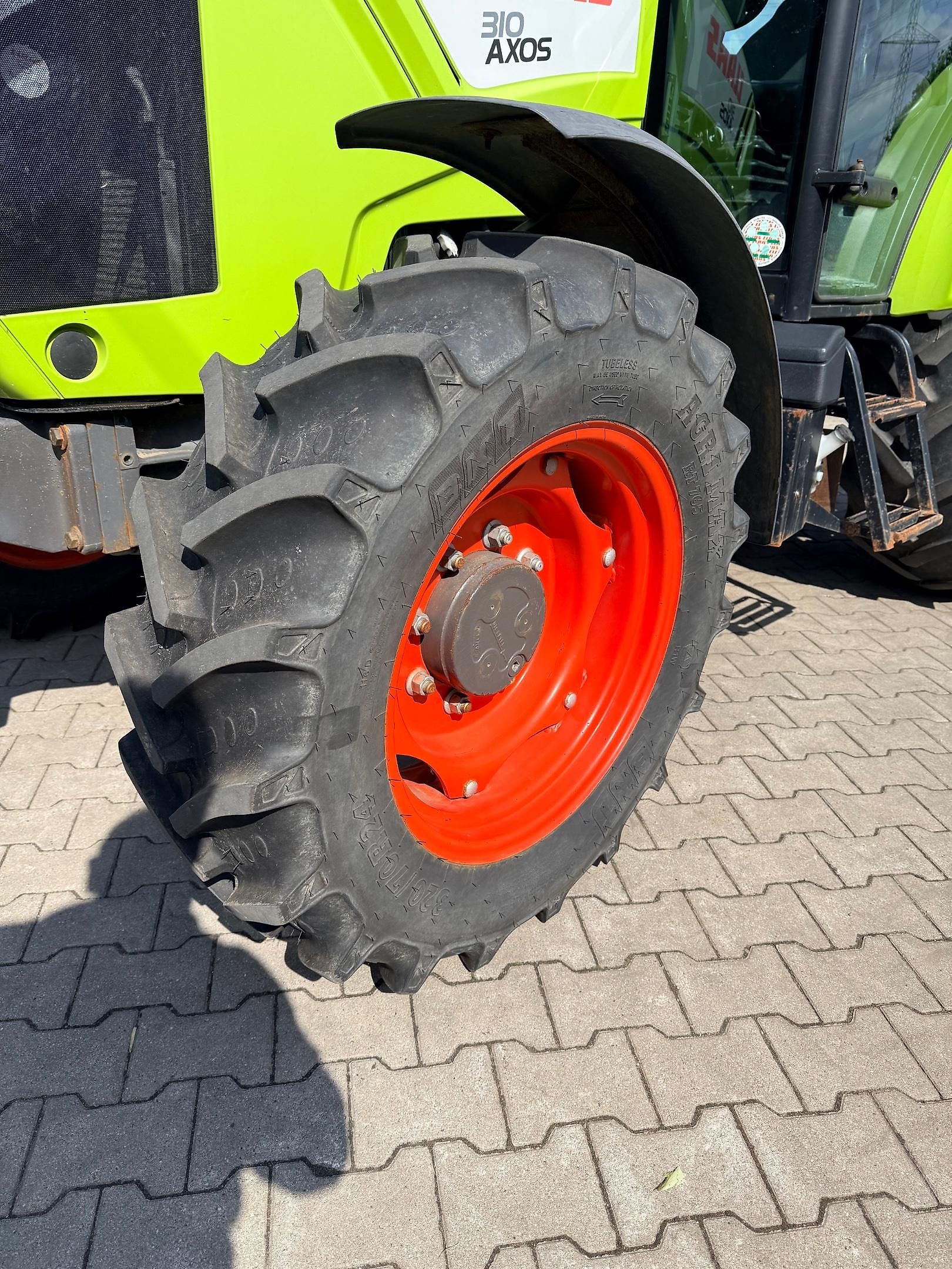 Tracteur Claas Axos 310