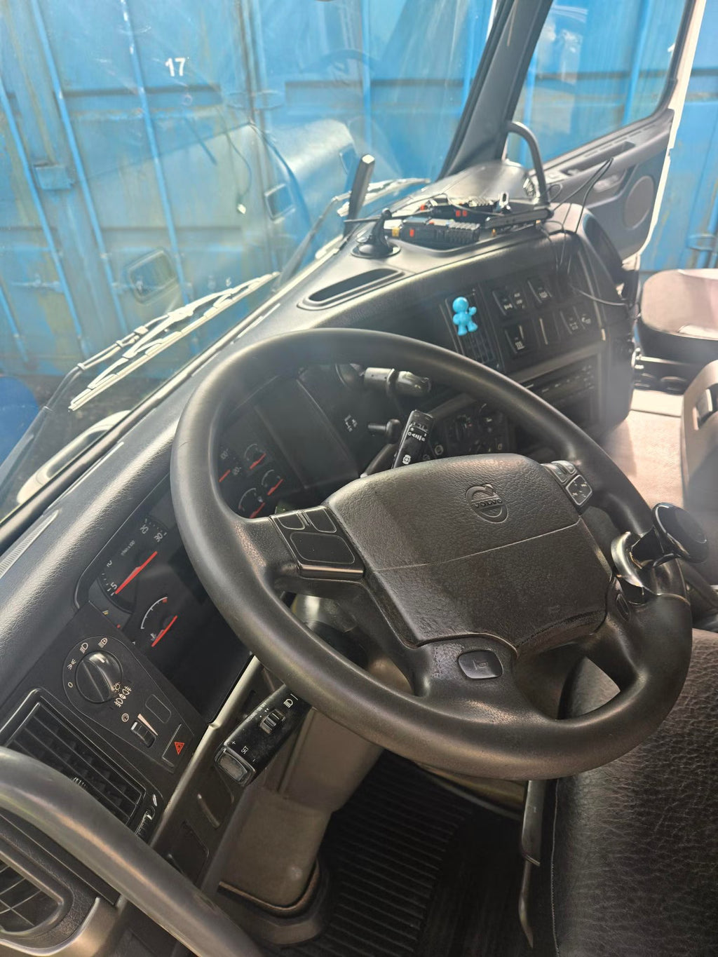 Camion Volvo FM330 4x2 - Ouverture latérale complète