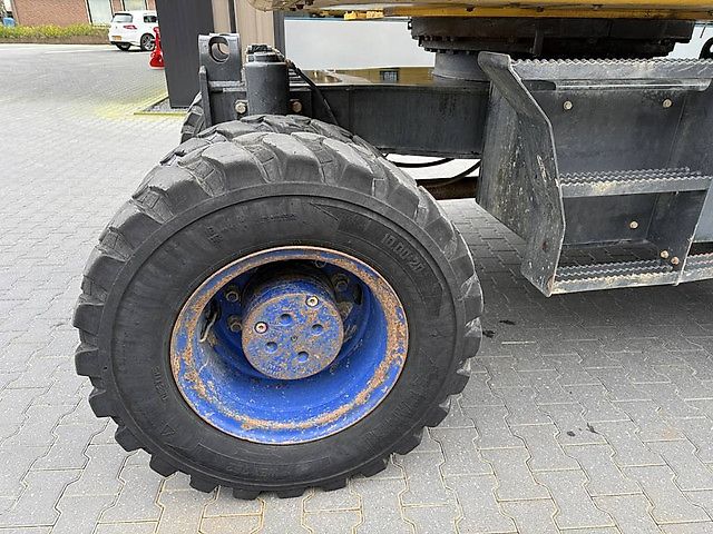 Pelle Komatsu PW180-10 + OilQuick OQ70-55