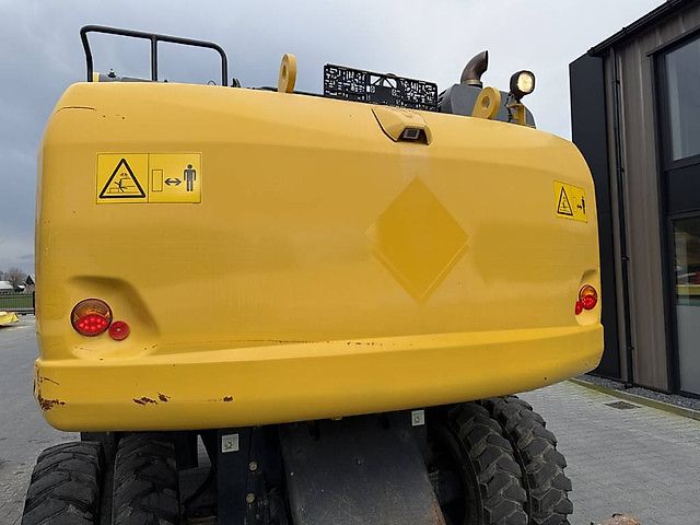 Pelle Komatsu PW180-10 + OilQuick OQ70-55