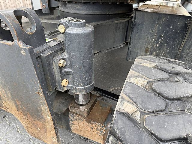 Pelle Komatsu PW180-10 + OilQuick OQ70-55