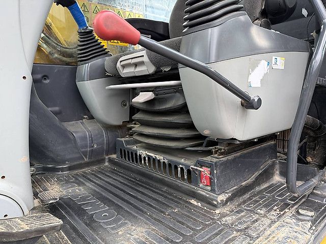 Pelle Komatsu PW180-10 + OilQuick OQ70-55