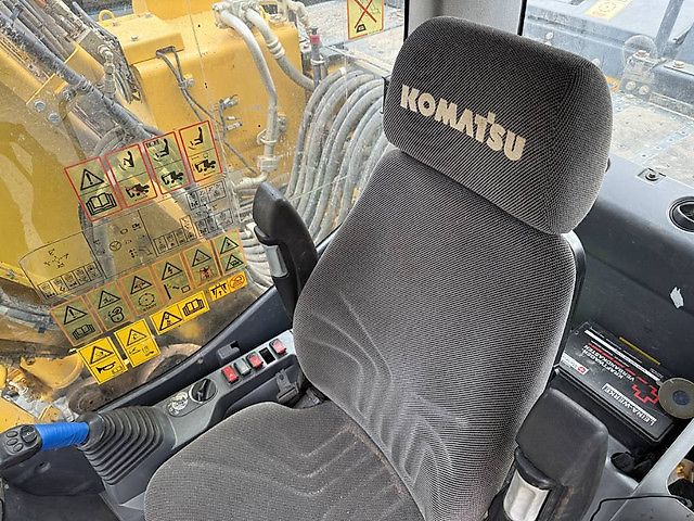 Pelle Komatsu PW180-10 + OilQuick OQ70-55
