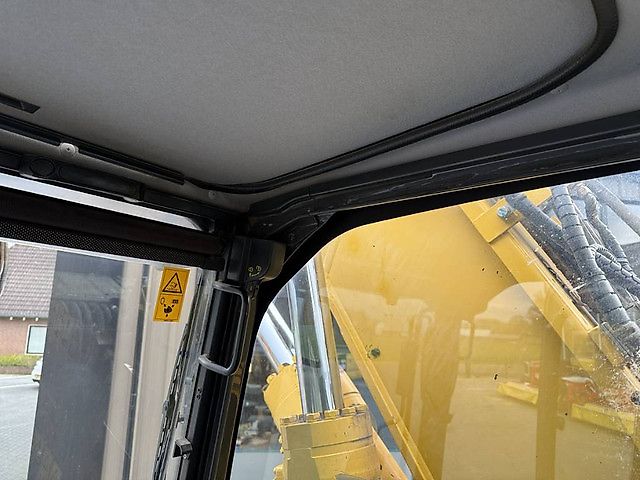 Pelle Komatsu PW180-10 + OilQuick OQ70-55