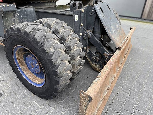 Pelle Komatsu PW180-10 + OilQuick OQ70-55