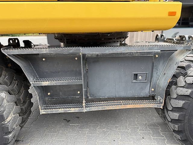 Pelle Komatsu PW180-10 + OilQuick OQ70-55