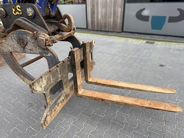 Pelle Komatsu PW180-10 + OilQuick OQ70-55