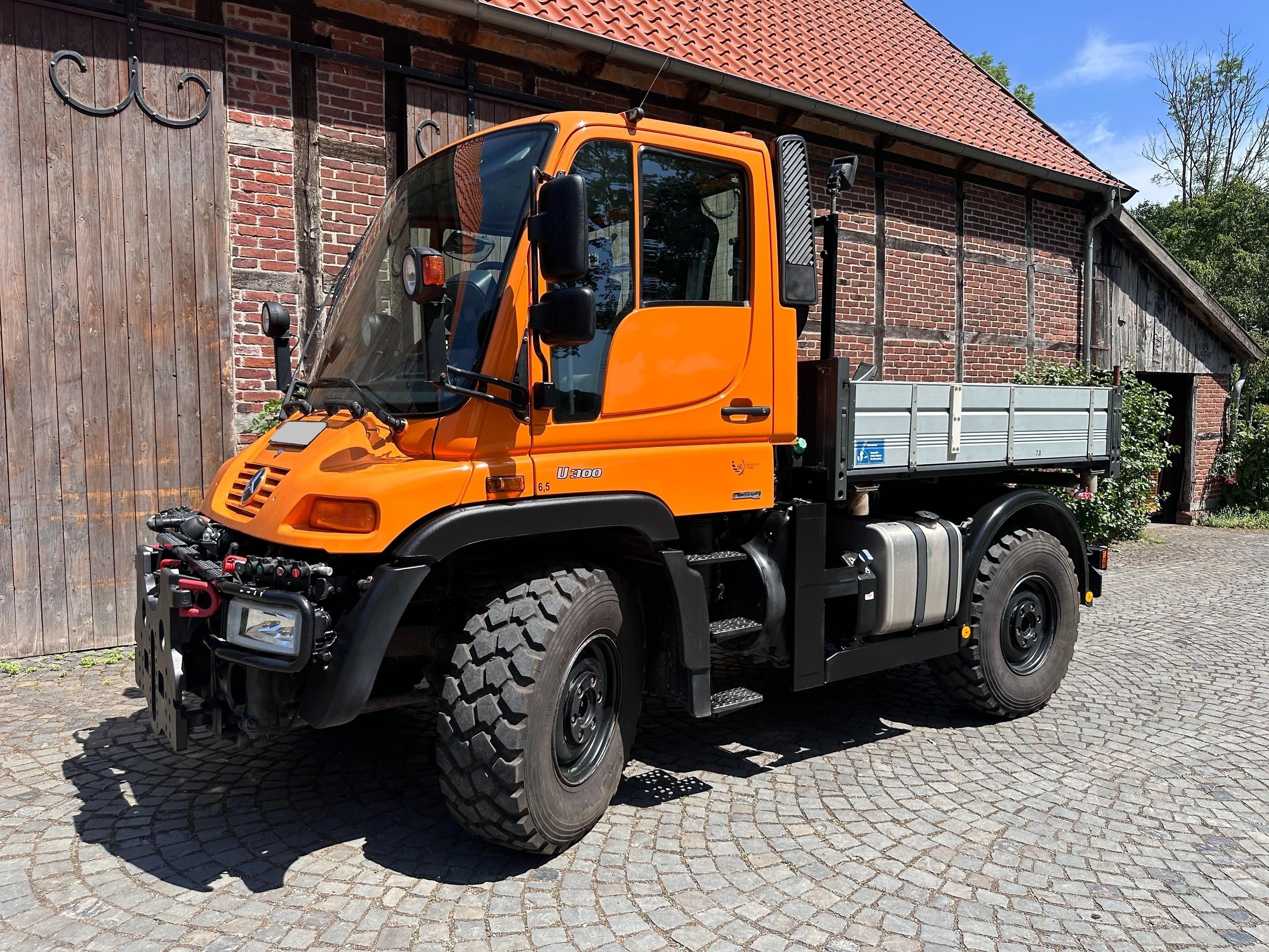 Unimog Mercedes-Benz U300 4x4