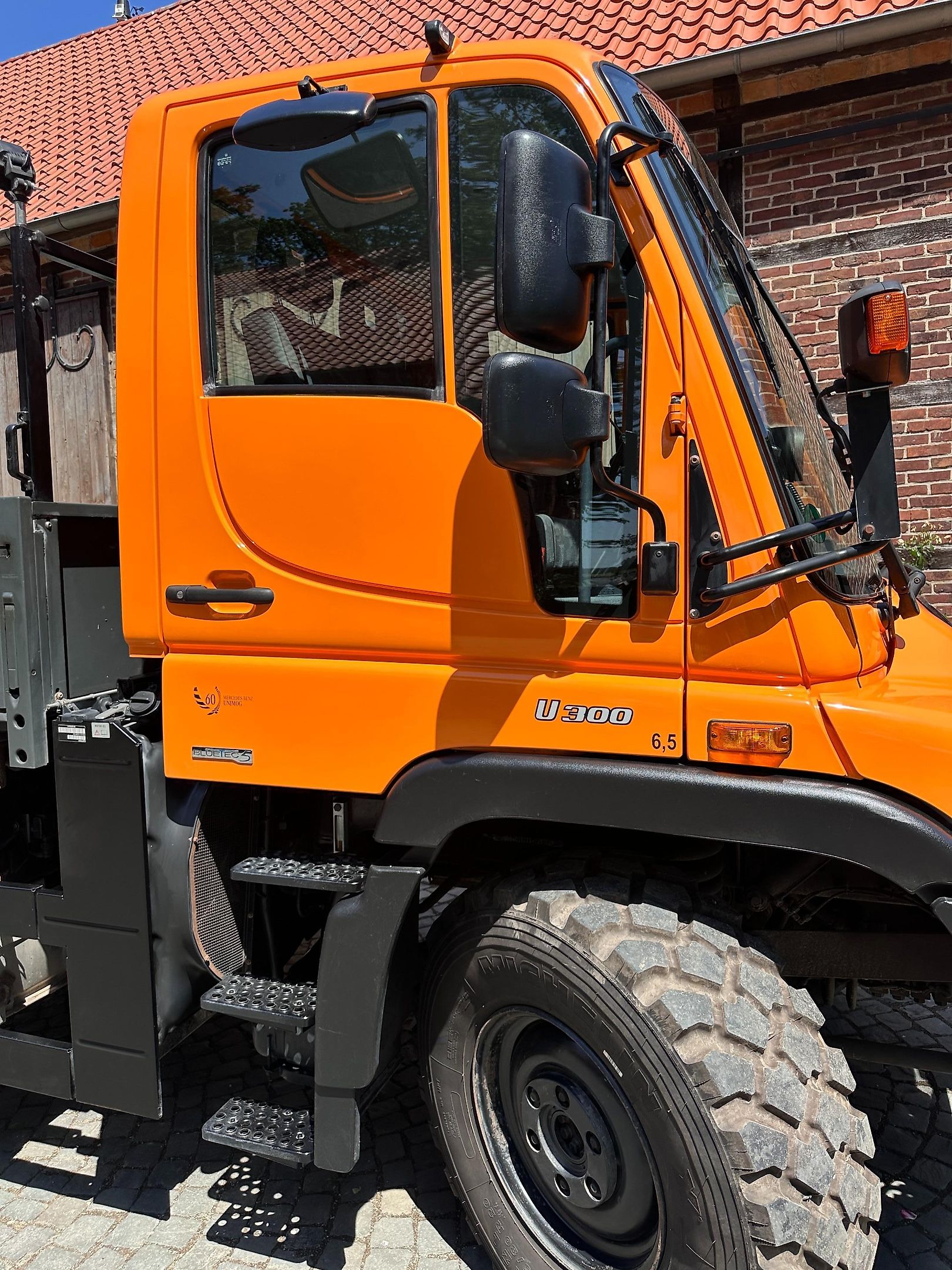 Unimog Mercedes-Benz U300 4x4