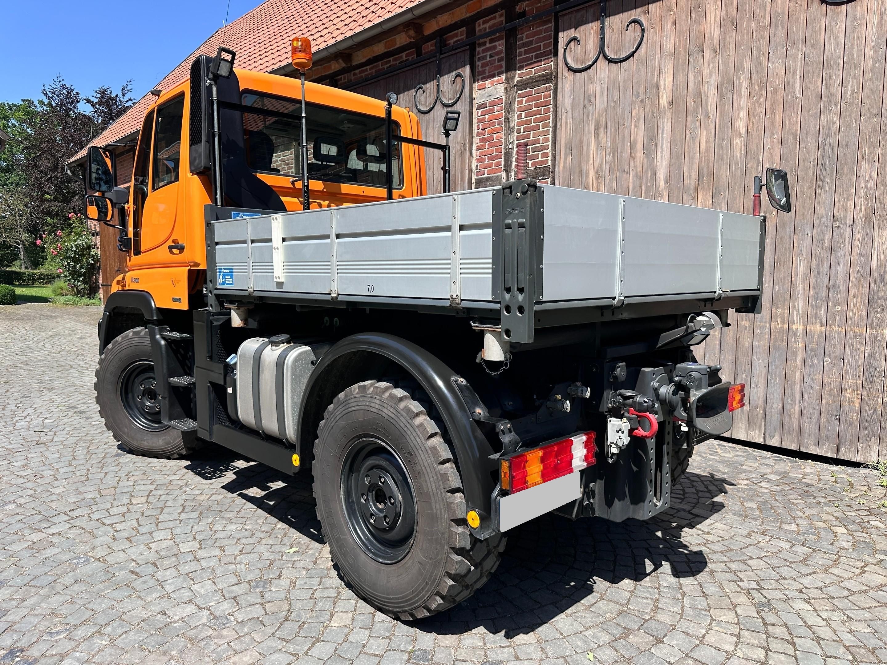 Unimog Mercedes-Benz U300 4x4