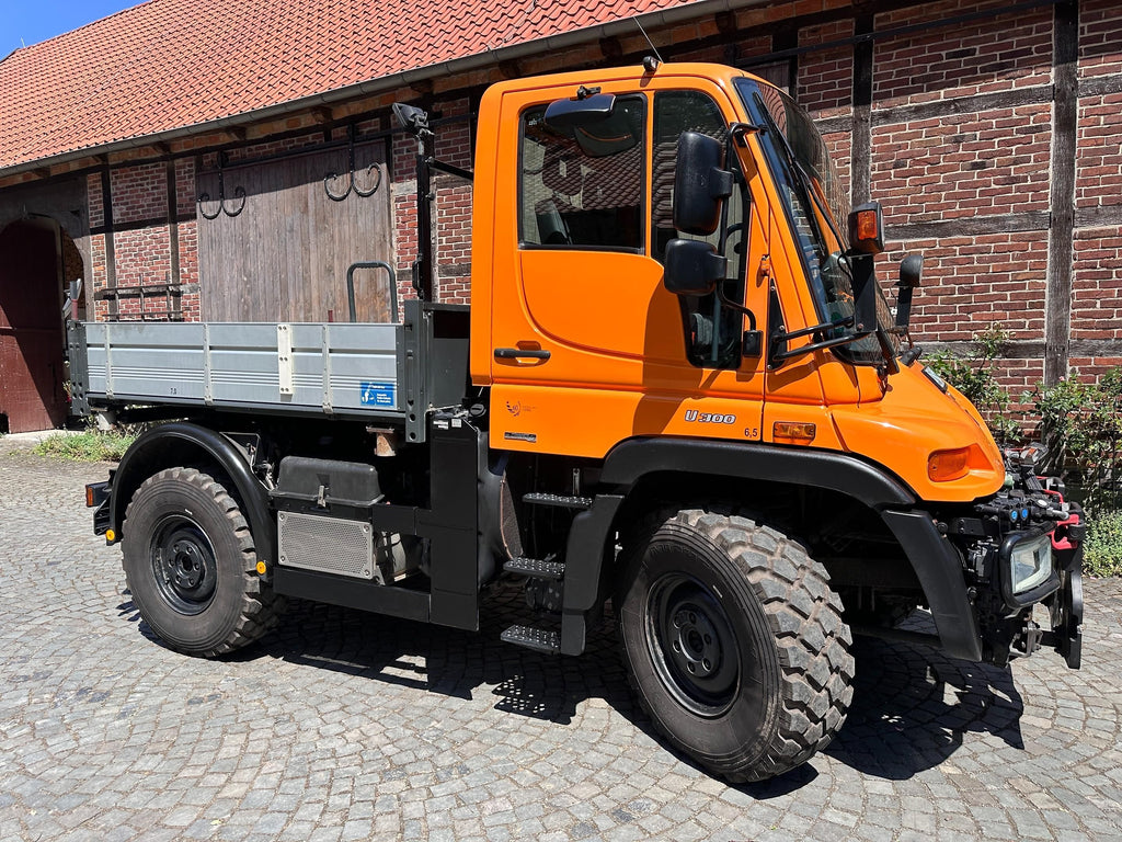 Unimog Mercedes-Benz U300 4x4