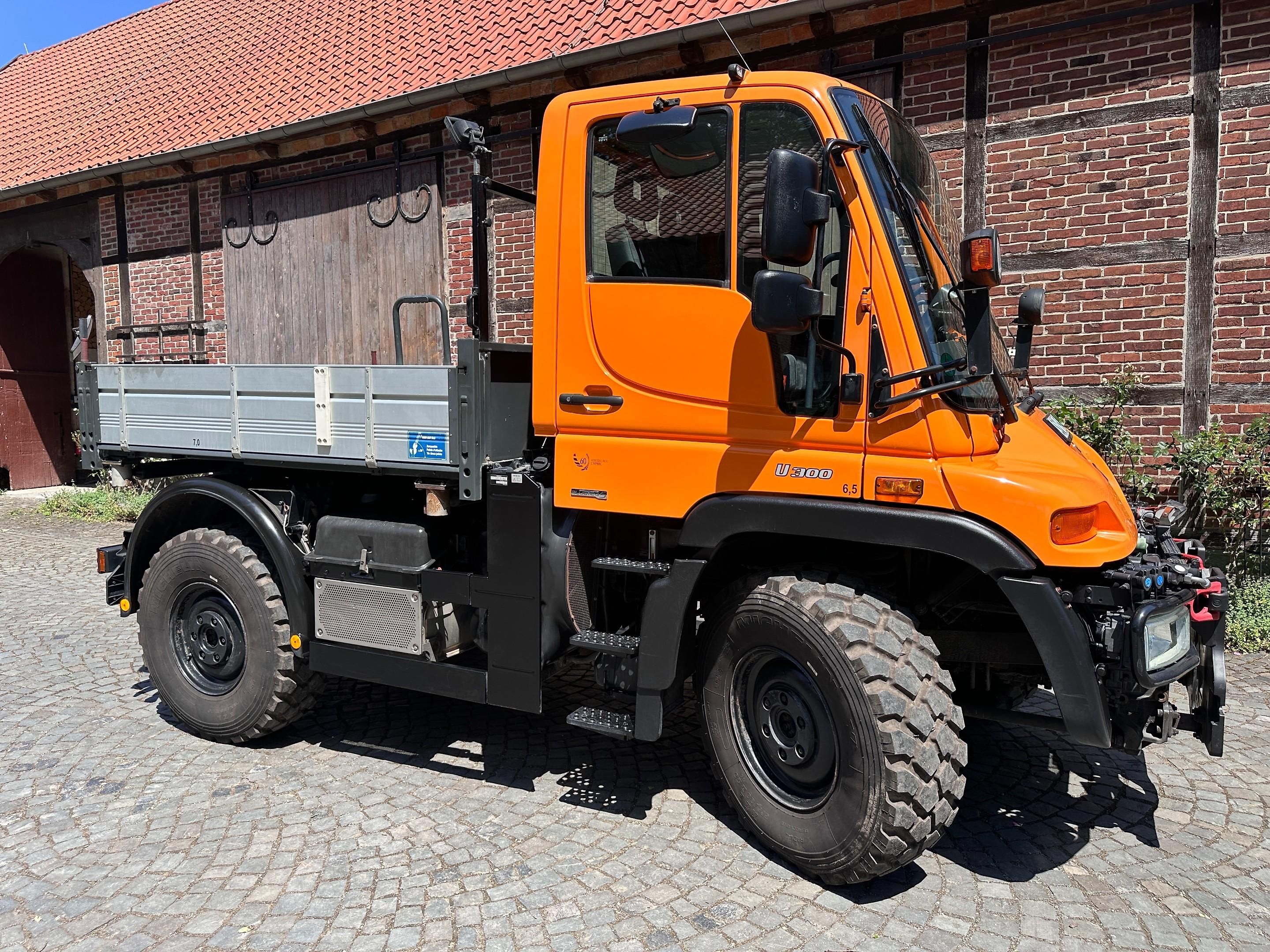 Unimog Mercedes-Benz U300 4x4
