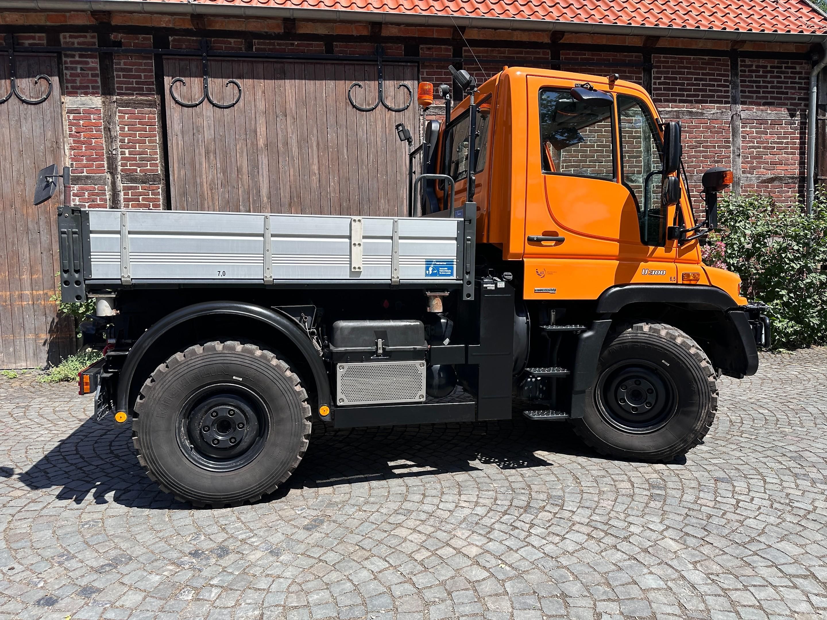 Unimog Mercedes-Benz U300 4x4