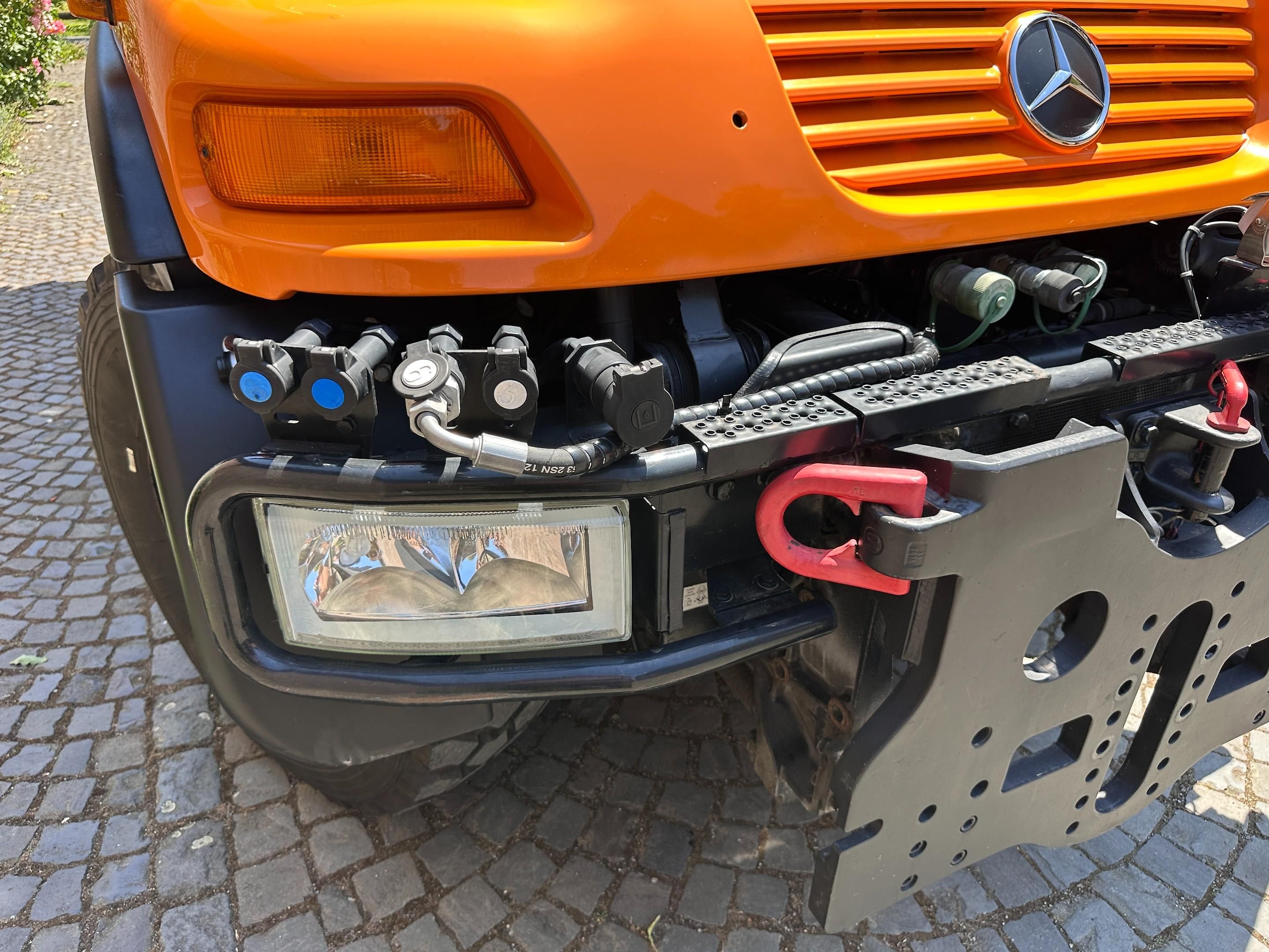 Unimog Mercedes-Benz U300 4x4