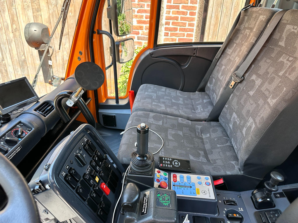 Unimog Mercedes-Benz U300 4x4