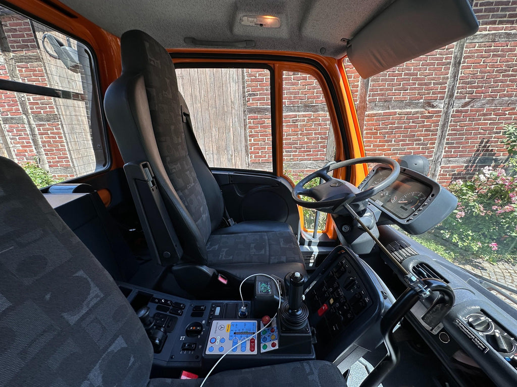 Unimog Mercedes-Benz U300 4x4