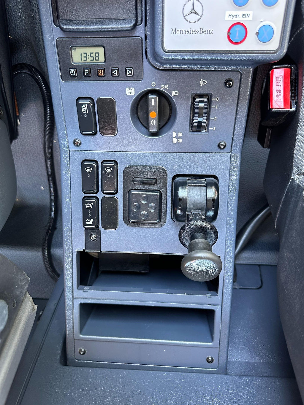 Unimog Mercedes-Benz U300 4x4