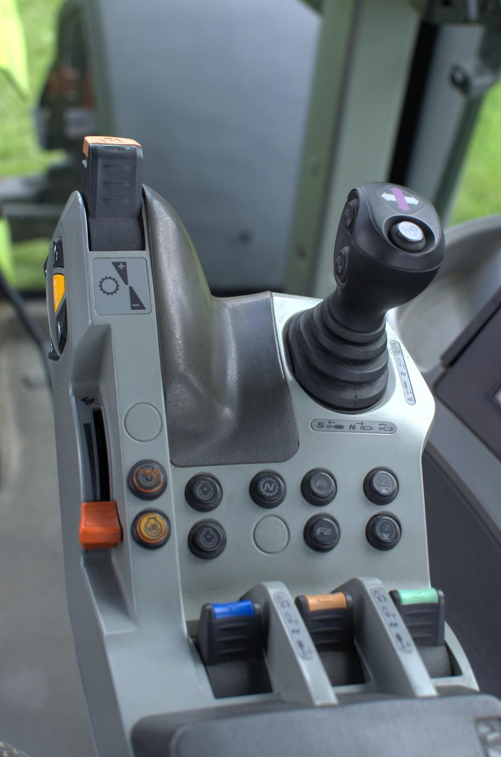 Tracteur Claas Axion 820
