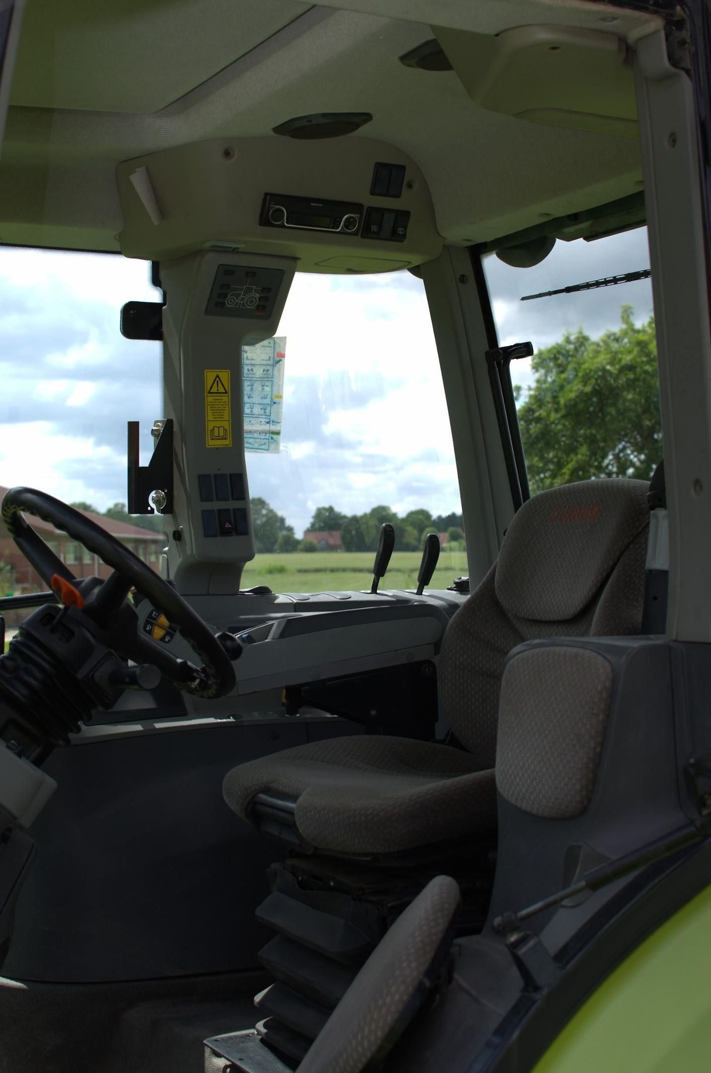 Tracteur Claas Axion 820