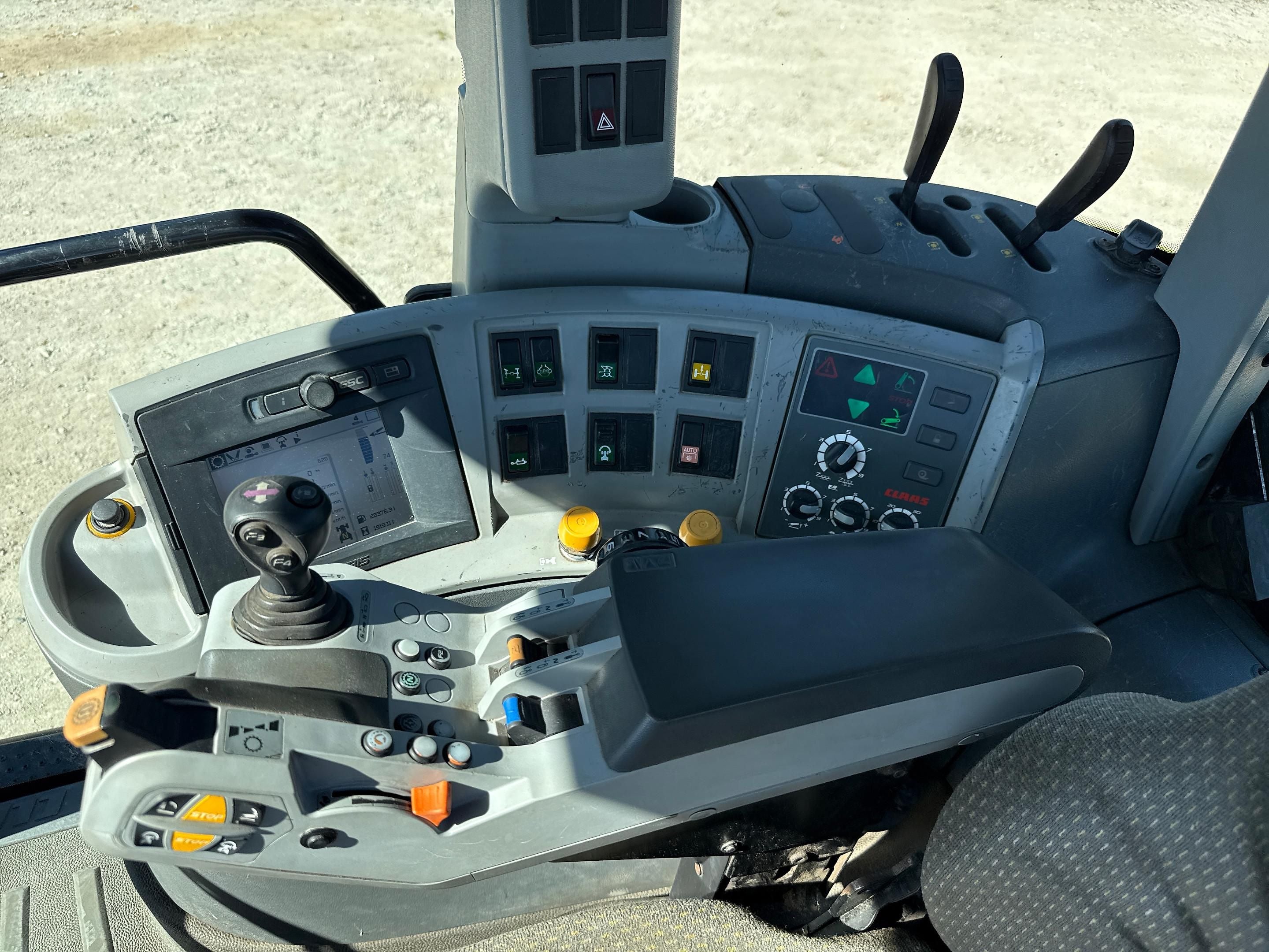 Tracteur Claas Axion 830