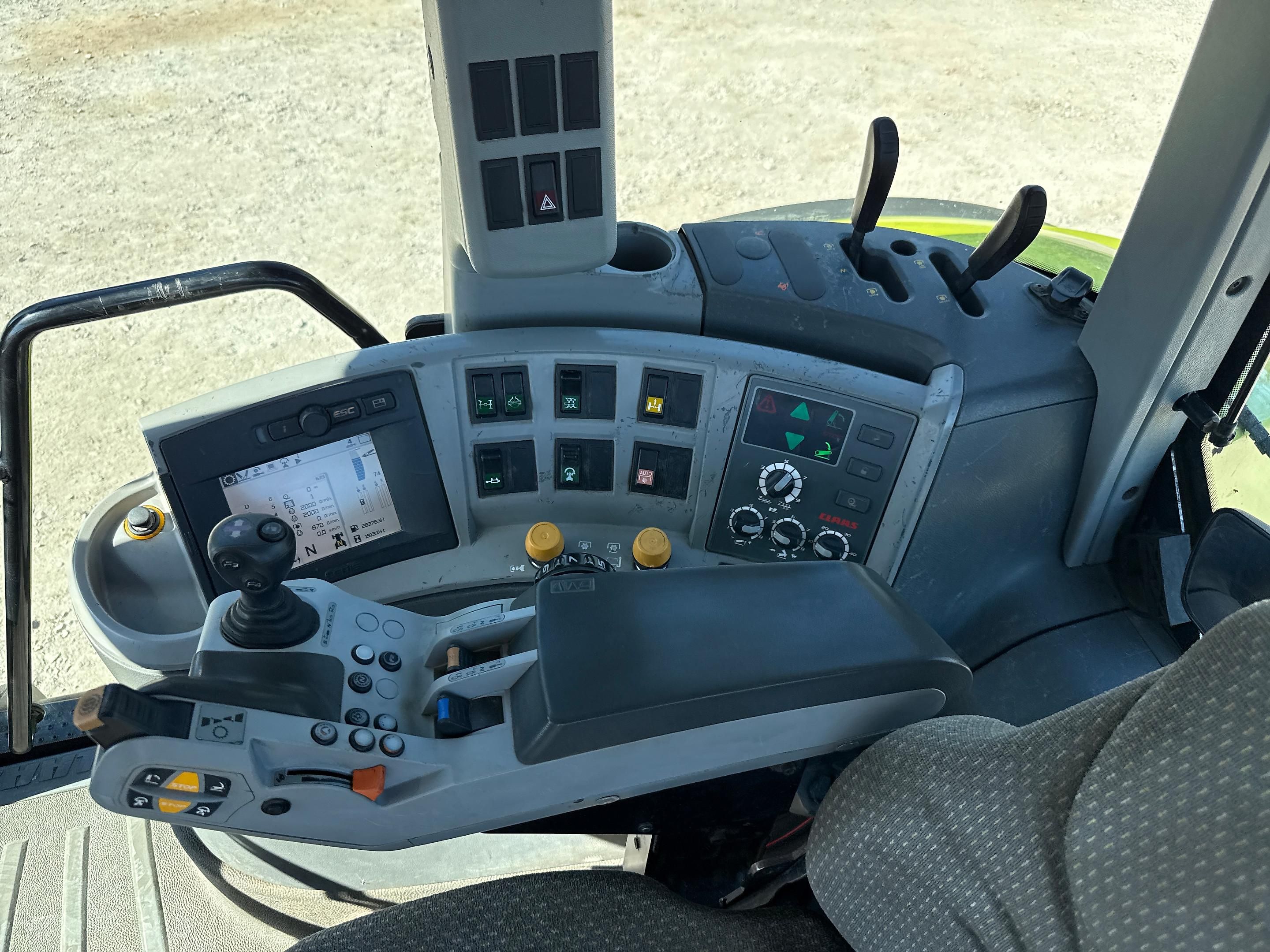 Tracteur Claas Axion 830