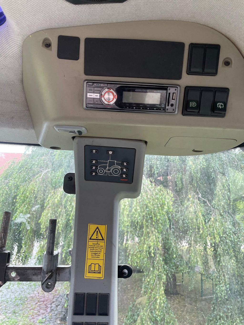 Tracteur Claas AXION 810 Cebis