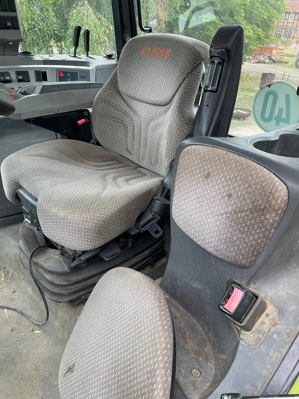 Tracteur Claas AXION 810 Cebis